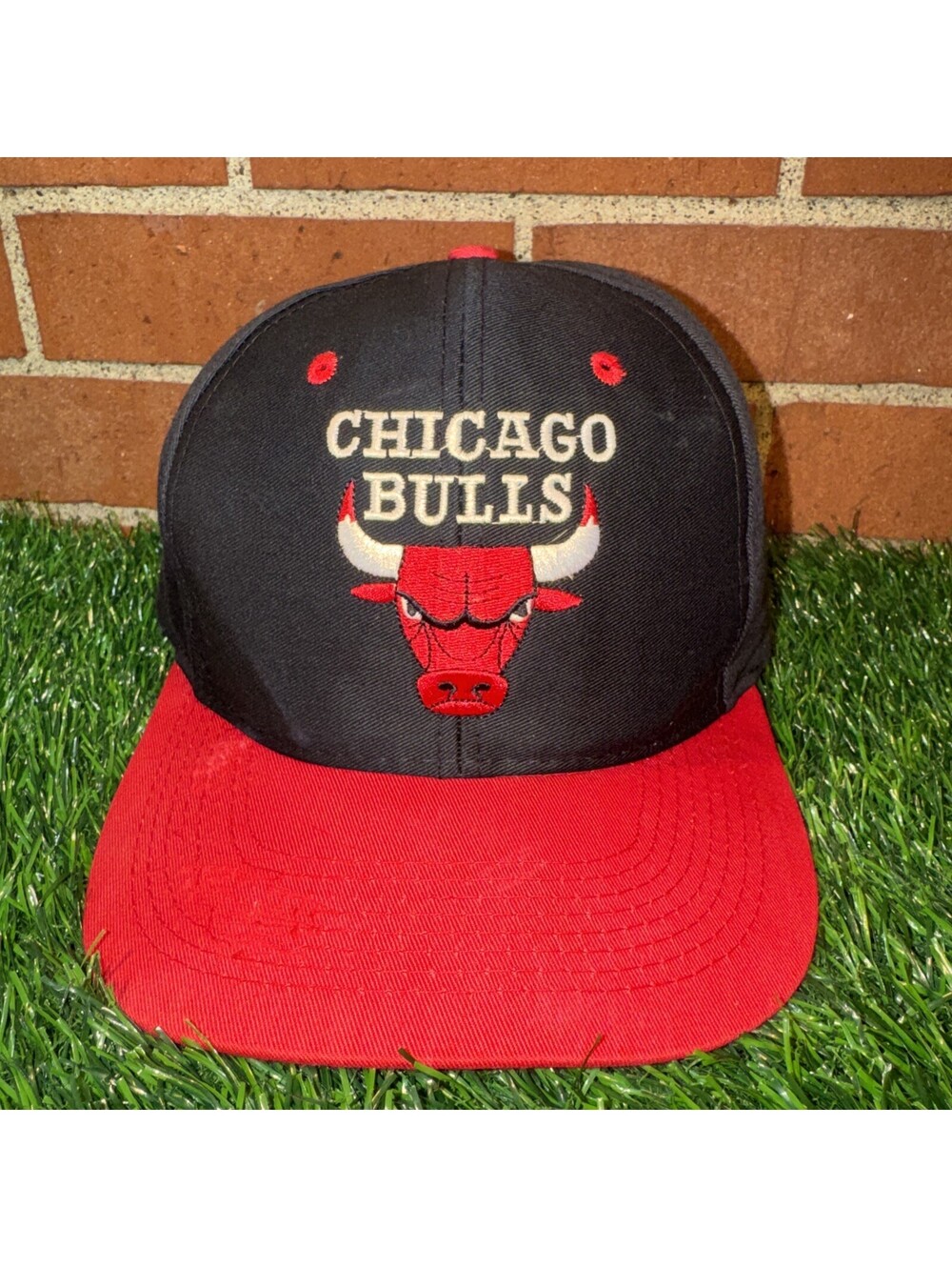 Chicago Bulls Hat Cap Snap Back Logo 7 Twill Black Red Vintage 90s Basketball